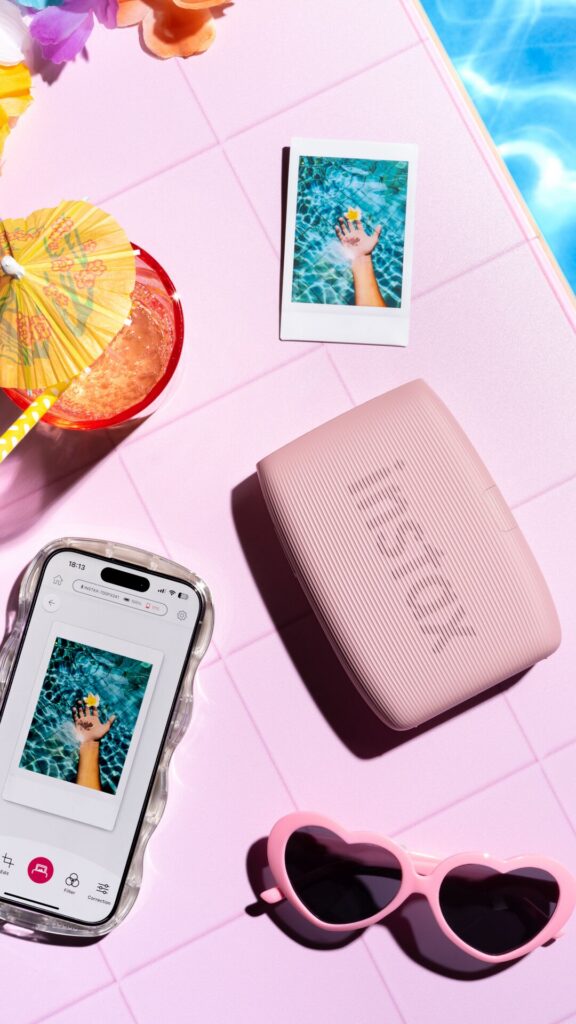 instax mini Link 3 - Lifestyle images - 08 Abstract Rose Pink